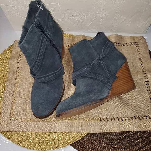Diba Distressed Navy Blue Suede Leather Wedge Booties sz 8.5 - Picture 3 of 10